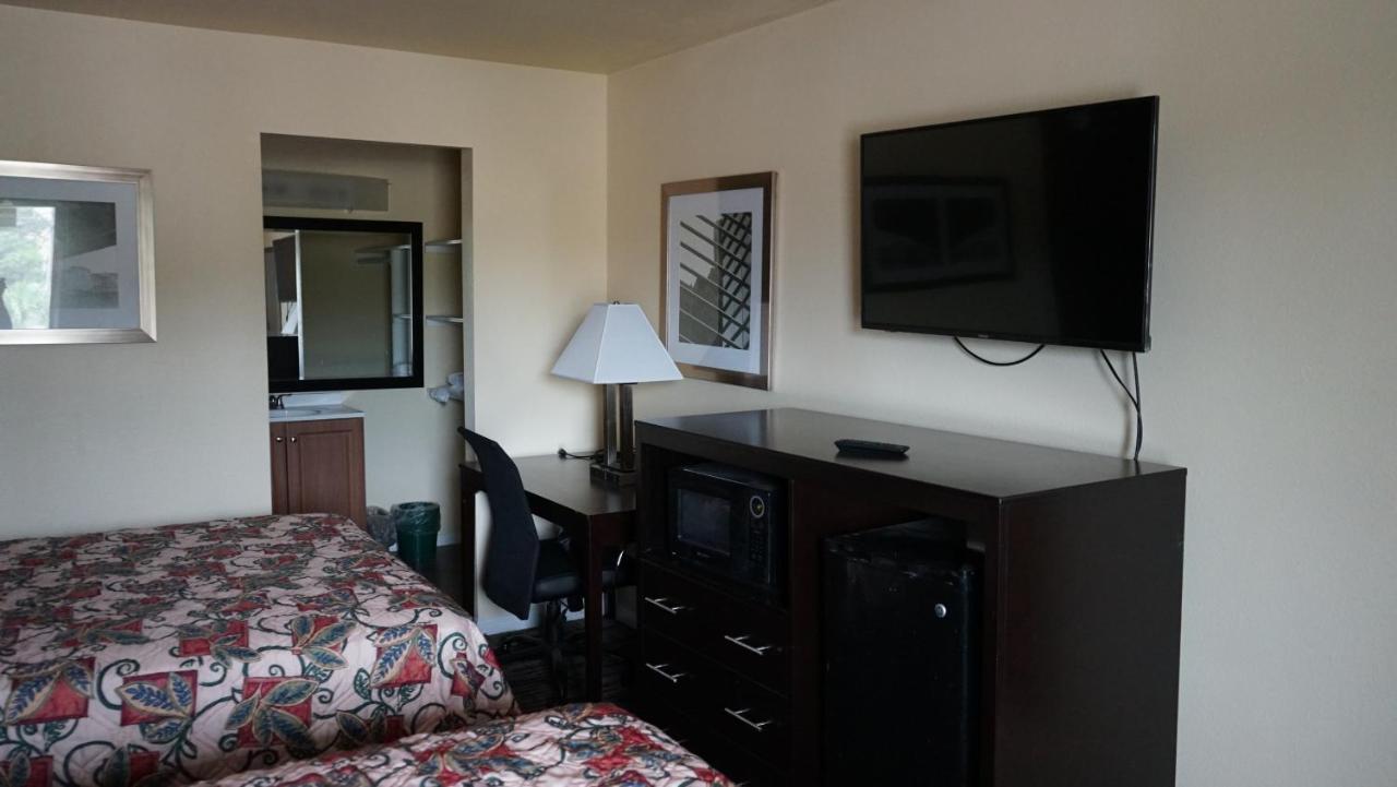 אוסטין Village Motor Inn מראה חיצוני תמונה